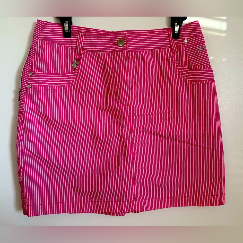 XDS Daily Sport Pink Striped Skort Front zipper, one pocket with zipper size M